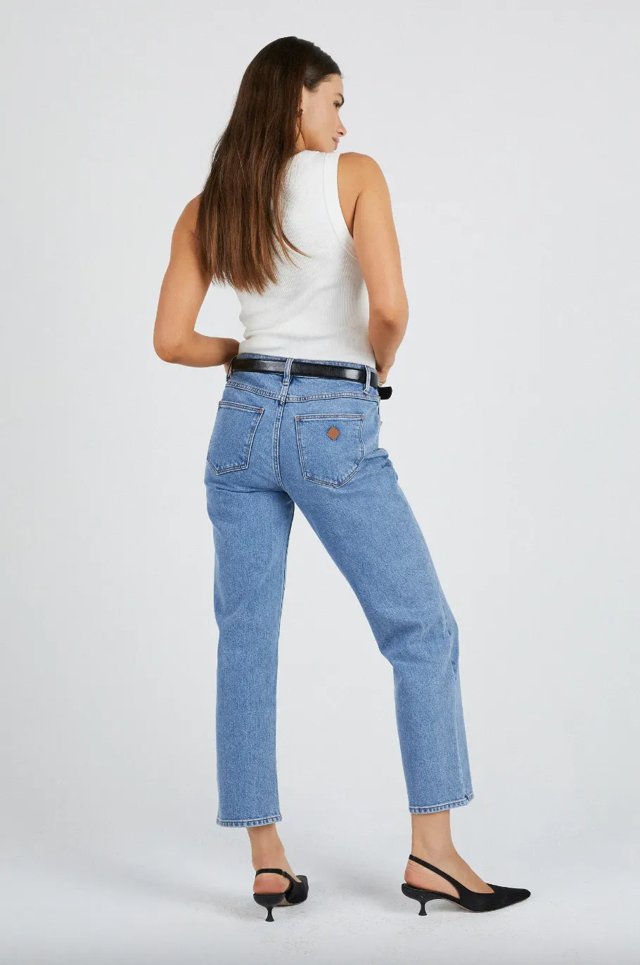 Abrand - A 95 Straight Crop Grete Recycled Jean, Mid Vintage Indigo